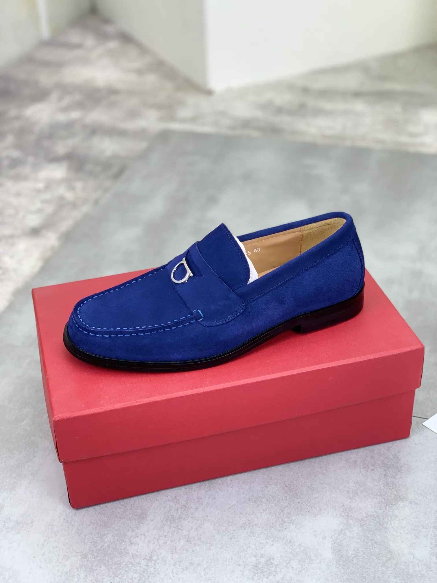 Men's Men's Shoes 💰P460💰[New Style] Water-dyed Niuli 🆘[Salvatore Ferragamo] Ferragamo's latest casual business leather shoes for men! Available at counters simultaneously! The fabric is made of specially imported original calfskin, the lining is made of imported water-dyed cowhide, and the original combination outsole is absolutely luxurious and leads the fashion trend. Matching code: 38-45; black or blue optional